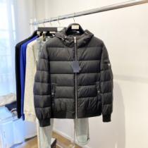 プラダブランド 偽物 通販 ファション性の高い 2026秋冬 プラダ PRADA ダウンジャケット フィルパワーの高い 防寒具としての機能もバッチリ