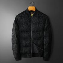 防風性にも優れた ヴェルサーチスーパーコピー 激安 2026秋冬 ヴェルサーチVERSACE ダウンジャケット ポップ 汚れしにくい