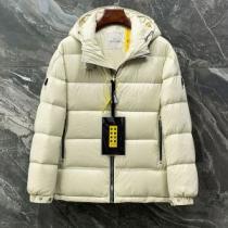 防風性に優れ モンクレールブランドスーパーコピー 2025秋冬 モンクレール MONCLER ダウンジャケット 実用性に溢れるアイテム 軽くて暖かい