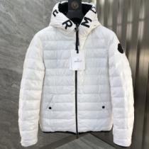 肌触り柔らかく リバーシブル仕様 モンクレールコピー 争奪戦必至 2026秋冬 モンクレール MONCLER ダウンジャケット