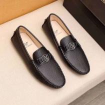 2026秋冬 カジュアルシューズ アルマーニ ARMANI 底にラバーが貼ってある 上品に着こなせ 滑りにくい アルマーニブランドスーパーコピー 脱ぎ履きしやすい/着脱しやすい
