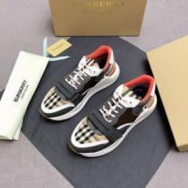 秋のお出かけに最適 バーバリー BURBERRY 足馴染みのいい ランニングシューズ 2色可選 バーバリーコピーブランド 2026秋冬 ギンガム 大人 トレンド