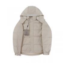 着心地よい バーバリー BURBERRY 2色可選 フードづき 上品上質 バーバリースーパーコピー 代引 ポケットづき 軽量ダウンジャケット 2026秋冬 保温性を発揮する フィルパワーの高い 防風性にも優れた