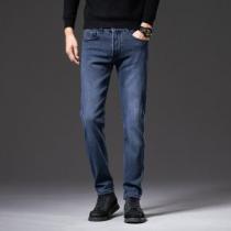 ストレートデニムパンツ モンクレール MONCLER 10年保証 日本未発売 注目のアイテム モンクレールブランド 偽物 通販 2026早春 理想のパンツ