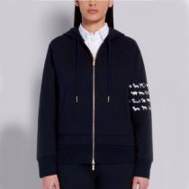 ジャケット 2026秋冬 スタイリッシュな印象 トムブラウン THOM BROWNE トムブラウンコピー ブランド フード付きコート シンプルなデザイン
