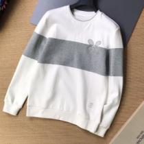 トムブラウン THOM BROWNE 袖ライン プルオーバーパーカー 3色可選 トムブラウンコピーブランド ジップパーカー 存在感のある 2026秋冬