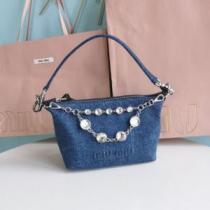 活躍のバッグ 高品質 人気 ミュウミュウ偽物ブランド 2026秋冬 ミュウミュウ MIUMIU トートバッグ シンプル＋多機能.43..43.