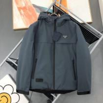 プラダ PRADA 軽量ダウンジャケット 保温性を発揮する 3色可選 プラダコピー ブランド 大絶賛の履き心地! フードづき 2026秋冬 肌寒い季節に欠かせない