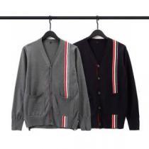 人目を惹くデザイン トムブラウンスーパーコピー 2026秋冬 トムブラウン THOM BROWNE ニットウェア 超目玉 おしゃれな装い 2色可選