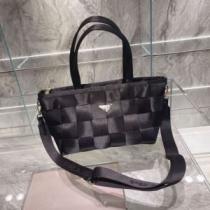 2026秋冬 プラダ PRADA 個性的 手持ち&ショルダー掛け エピ?光料 シンプルな外観 抜群の収納力 プラダスーパーコピー 激安 .68.