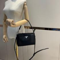 斜め掛けバッグ ファスナーポケット付 ショルダー 調節可能 2026秋冬 プラダ PRADA 人気商品登場 プラダブランド コピー シンプル＋多機能.68.