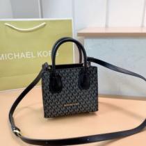 圧倒的な高級感 シンプルな外観 小型 軽量 2026秋冬 マイケルコース Michael Kors 4色可選 手持ち&ショルダー掛け 海外セレブ愛用.74.