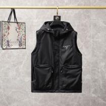 軽量ダウン フードづき 着心地がクセになる 2025秋冬 ウエストも細見せ プラダ PRADA デザイン性の高い プラダコピー ブランド
