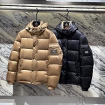 バーバリースーパーコピー 2色可選 ライトダウンジャケット 上品に着こなせ バーバリー BURBERRY 2026秋冬 撥水性がある フードづき 程よい光沢感がある