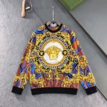 2026秋冬 ヴェルサーチVERSACE ヴェルサーチコピー 数に限りがある 迷彩総柄 秋着用 プルオーバーパーカー 存在感のある