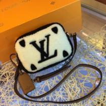 2026秋冬 ルイ ヴィトン LOUIS VUITTON 風合いが出る 斜め掛けバッグ 気軽に持てる 横型 ルイ ヴィトンブランド コピー 3色可選.49.