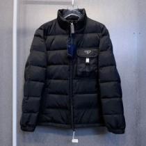 ダウンジャケット メンズ 長く愛用できる プラダ PRADA 2026秋冬 プラダコピーブランド 保温効果は抜群 ステンカラー 使い勝手が良く ポケットづき