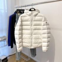 軽量ダウンジャケット 2026秋冬 モンクレール MONCLER 実用性に溢れるアイテム 寒さに打ち勝つ モンクレールスーパーコピー 代引 快適な着心地をキープ