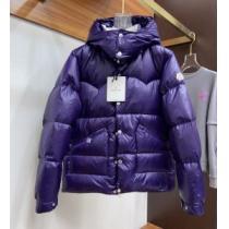 モンクレール MONCLER 綺麗に決まるフォルム！ 2026秋冬 ポケットづき 目が覚めるような鮮やかな色 ライトダウンジャケット モンクレールブランド 偽物 通販