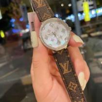 多色選択可 女性用腕時計 ダイヤベゼル 存在感のある 2026早春 ルイ ヴィトン LOUIS VUITTON 牛革布地ベルト ミネラルガラス ルイ ヴィトンブランド コピー.195.
