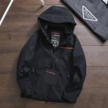 プラダ PRADA 2色可選 軽量ダウンジャケット おしゃれに絶大な人気の プラダコピー ブランド 2026新作 すっきり着膨れしない