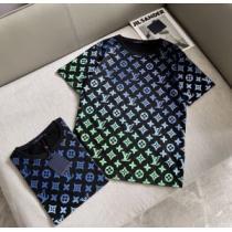 ルイ ヴィトンスーパーコピー 2026新作 半袖Tシャツ 高級感漂わせる ルイ ヴィトン LOUIS VUITTON 収縮性のある クールビズ バリエーションに富む