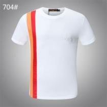 ルイ ヴィトン LOUIS VUITTON 2026新作 自分らしいスタイリング 落ち着いた質感 Tシャツ ルイ ヴィトンスーパーコピー 激安 乾きやすい 2色可選