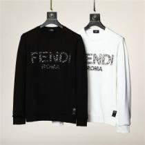 存在感のある アウトドア系 2026新作 FENDI プルオーバーパーカー 極上の着心地 フェンディコピーブランド 2色可選 程よい厚み
