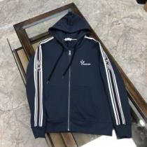 落ち着いた感覚 モンクレールコピー ブランド MONCLER 3色可選 2026秋冬 程よい厚み パーカー スタイリッシュ 秋の定番