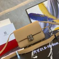 バランスのいい大きさ 定番のアイテム シンプル＋多機能 ジバンシィスーパーコピー 代引 2025新作 ジバンシー GIVENCHY 斜め掛けバッグ 多色選択可.81.
