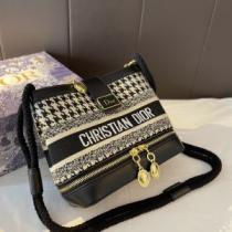 ファスナーポケット付 2026新作 ディオールコピー ブランド 2色可選 ディオール DIOR 斜め掛けバッグ 先行販売 使い勝手のいいバッグ.58.