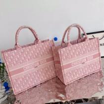 気軽に持てる ディオールコピー ブランド 収納力のよい 2色可選 2026新作 ディオール DIOR ハンドバッグ 上品な輝きを放つ形.58.