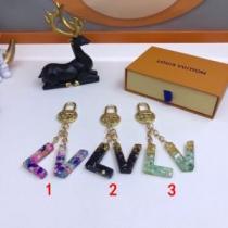 3色可選 ルイ ヴィトンコピー ブランド 2026新作 ルイ ヴィトン キーホルダー ペア イニシャル 選べる極上 LOUIS VUITTON