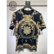 スタイリッシュな印象 2026新作 ヴェルサーチコピー 肌に馴染みやすい Tシャツ しわになりにくい
