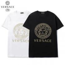自分らしいスタイリング 2026新作 ヴェルサーチコピー 海外セレブ愛用 Tシャツ 2色可選 細身のシルエット