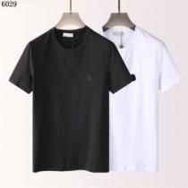 長く愛用できる 2色可選 ラウンドネック 半袖Tシャツ モノクロ 使い勝手抜群 モンクレールコピー ブランド 2026新作