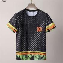 ドット柄使い 半袖Tシャツ 海外セレブ愛用 2026新作 ラックスした雰囲気 乾きやすい ドルチェ&ガッバーナブランドコピー