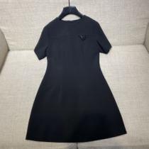 ブランド 偽物 通販 2026新品  超目玉 PRADA ブランドスーパーコピー  高級感を引き立てるプラダ レディースワンピース 