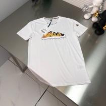 重宝するアイテム MONCLERコピー 2026激安大特価100%新品 Tシャツ モンクレールコピーブランド 完売品！