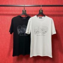 alexander mcqueenブランド コピー 半袖Tシャツ 抜群な楽チン感ある大定番 アレキサンダー マックイーンコピー人気定番2026