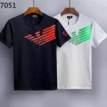 半袖Tシャツ アルマーニスーパーコピー人気定番2026 シンプルで気前の良い丸い襟で、生地は快適で柔らかいですARMANIブランド コピー 