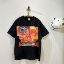 シュプリームスーパーコピー 新作入荷2026 Supreme 鬼面プリント半袖tシャツ SUPREMEコピーブランド一味違うケーブル編みが魅力満点