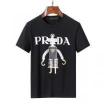 大人の個性を デザイン性の高い 半袖Tシャツ 2026春夏 プラダブランドスーパーコピー 柔らかい手触り 着回し度抜群 2色可選