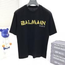 バルマンブランド コピー 2026春夏 人気雑誌掲載 自分らしいスタイリング 半袖Tシャツ 高品質 2色可選