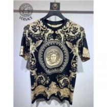 2026新作 レジャー 大花プリント VERSACEスーパーコピー 風合いが出る 半袖Tシャツ バリエーションに富む