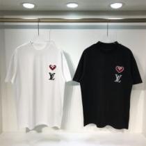 ラウンドネック 2色可選 気軽にカジュアルに使える 2025春夏 LOUIS VUITTONスーパーコピー 半袖Tシャツ 綺麗に決まるフォルム！
