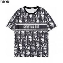 自分らしいスタイリング 半袖Tシャツ 着回し度抜群 DIORコピーブランド 2026春夏 海外セレブ愛用