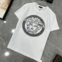 スタイリッシュな印象 ヴェルサーチスーパーコピー 激安 人気販売中 半袖Tシャツ 2026春夏 2色可選 吸汗性に優れ