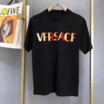 ヴェルサーチブランドコピー 2026春夏 プリント 半袖Tシャツ 2色可選 極上の着心地 しわになりにくい