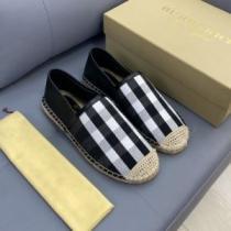 カジュアルシュッズ 海外セレブ愛用 紐なし 2026新作 3色可選 BURBERRYスーパーコピー